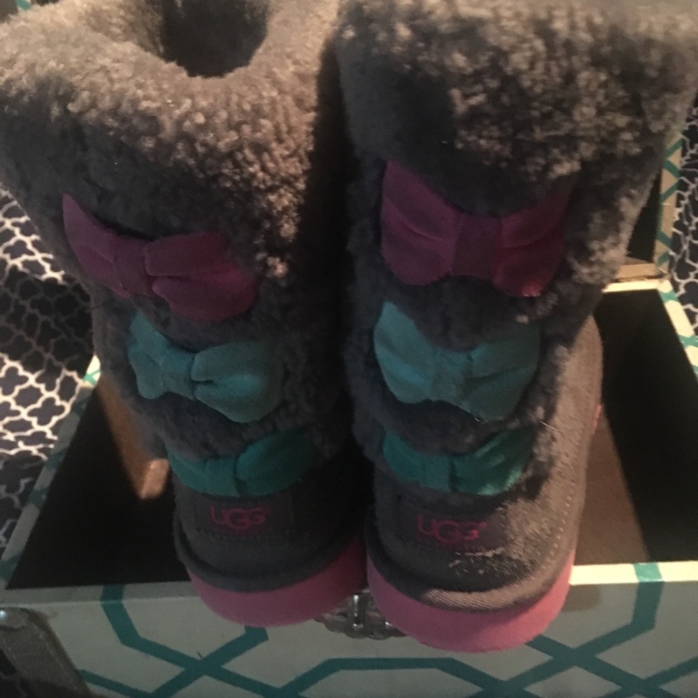 Grey fur Ugg boots with bows
